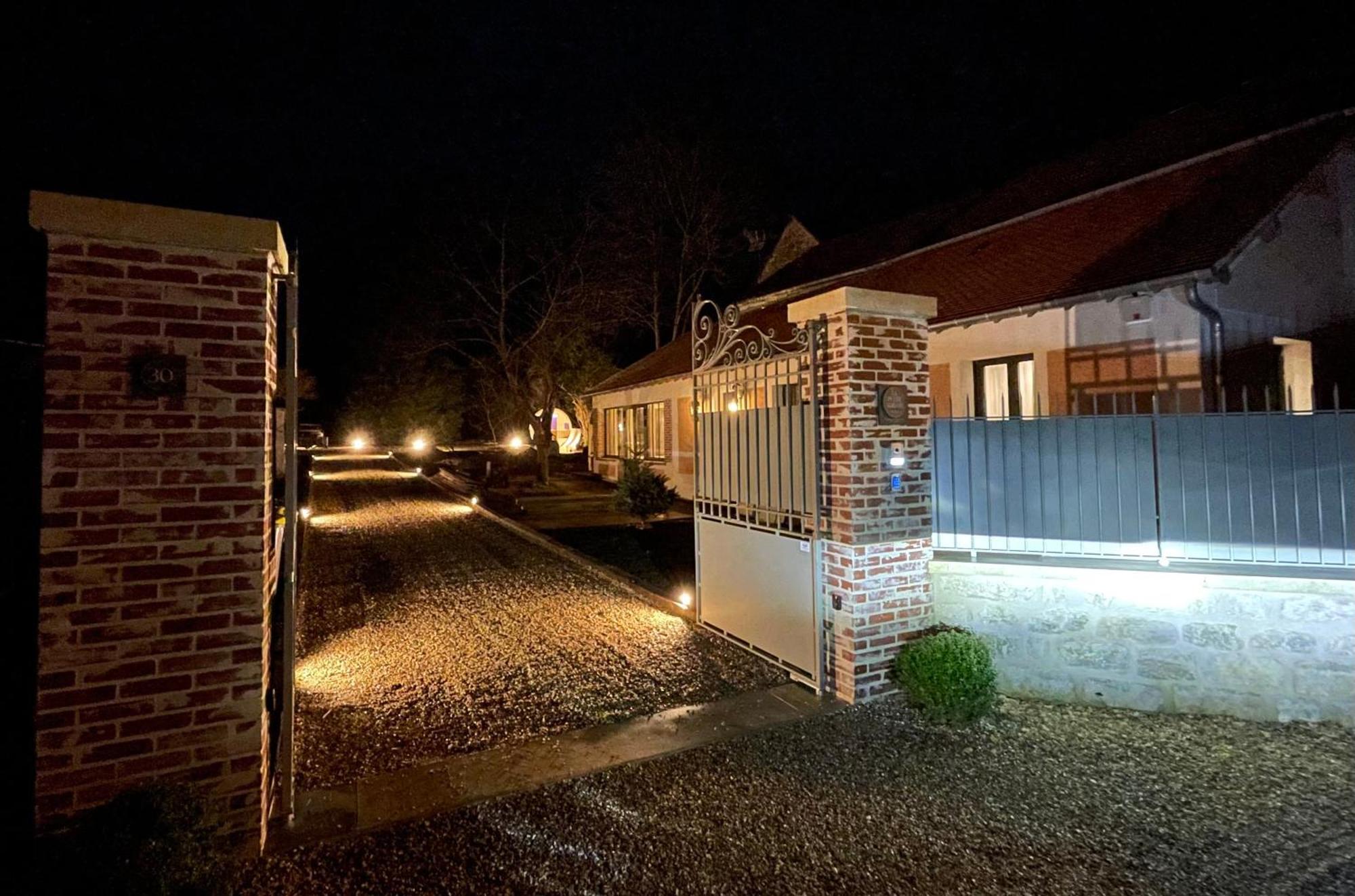 La Petite Maison De Giverny - Gite De Charme 5 Etoiles Au Coeur Du Village - 3 Chambres Ngoại thất bức ảnh